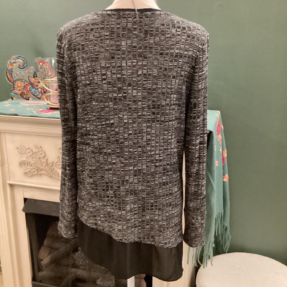Simply Vera Black & grey long sleeve asymmetric top - Picture 2 of 3